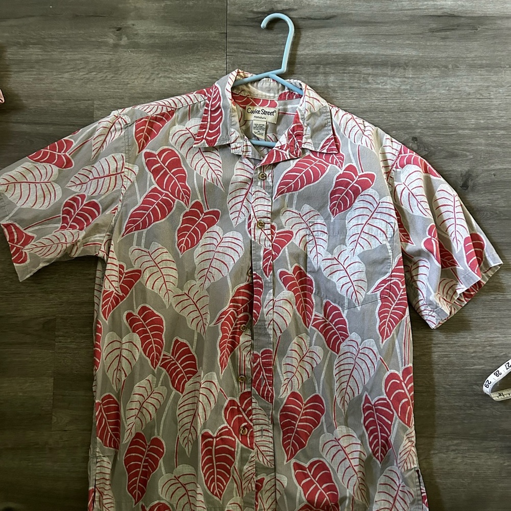 Color Story Men's Casual Shirt with Red and Gray Leaf Design